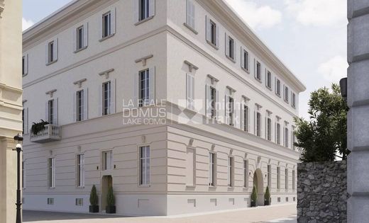 Apartment / Etagenwohnung in Como, Provincia di Como