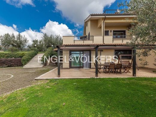 Villa a Genzano di Roma, Roma