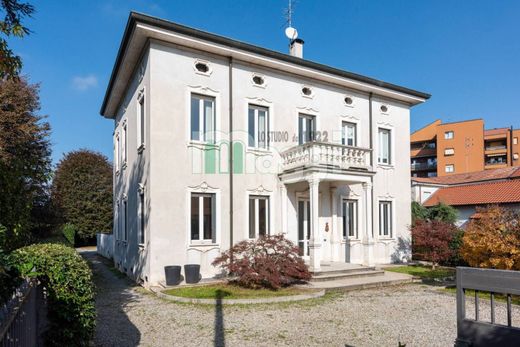 Villa for sale in Meda