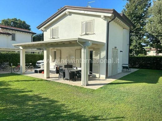 Villa in Montignoso, Provincia di Massa-Carrara