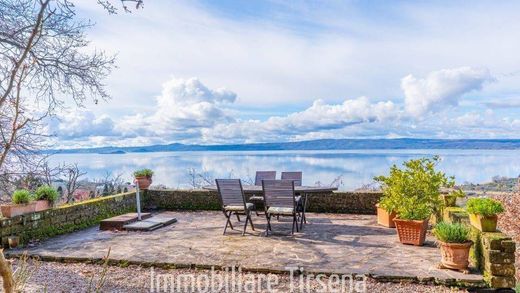 Villa Bolsena, Viterbo ilçesinde