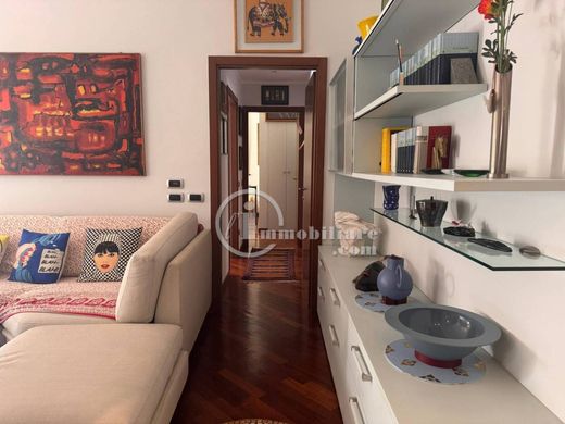 Apartment / Etagenwohnung in Mailand, Lombardei