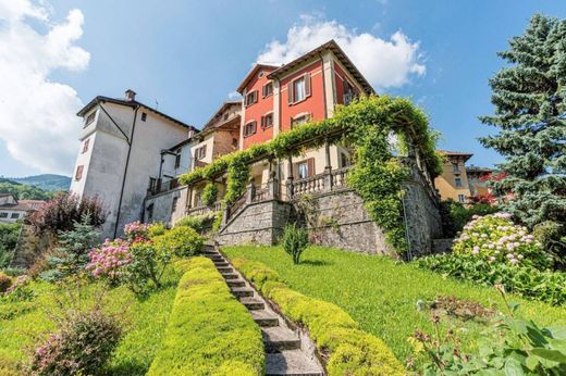 Piso / Apartamento en Schignano, Provincia di Como