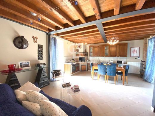 Apartment / Etagenwohnung in Lonato, Provincia di Brescia