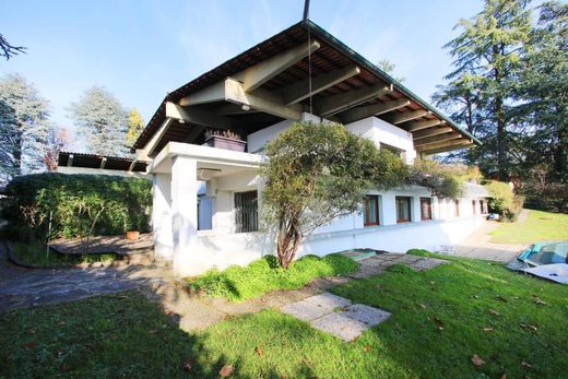 Villa Carate Brianza, Monza e della Brianza ilçesinde