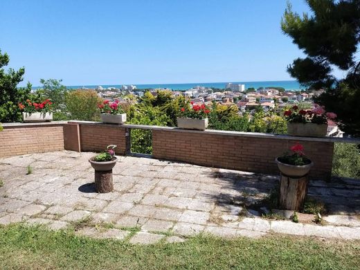 Villa en Giulianova, Provincia di Teramo