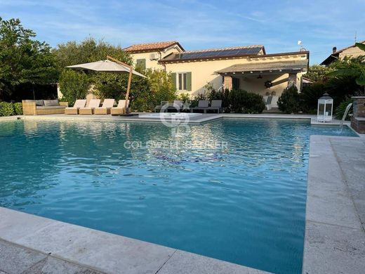 빌라 / Pietrasanta, Provincia di Lucca