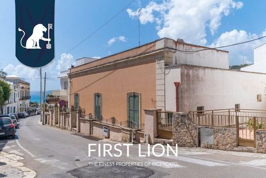 Villa a Castro, Lecce