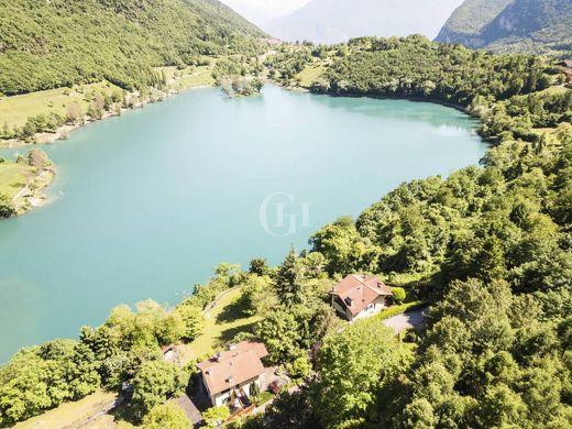 Villa for sale in Tenno