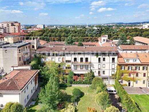 套间/公寓  布雷西亚, 布雷西亚省