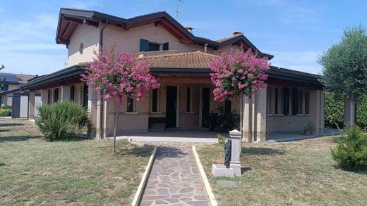 Villa in Vigarano Mainarda, Provincia di Ferrara