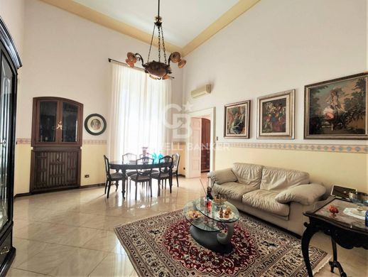 Apartment / Etagenwohnung in Molfetta, Bari