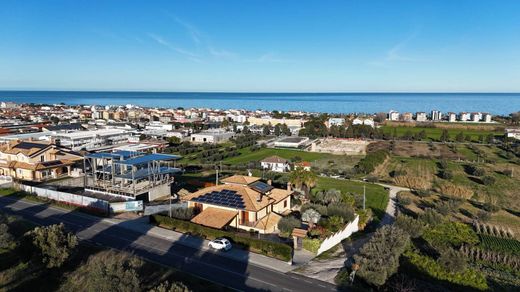 Villa - Tortoreto, Provincia di Teramo