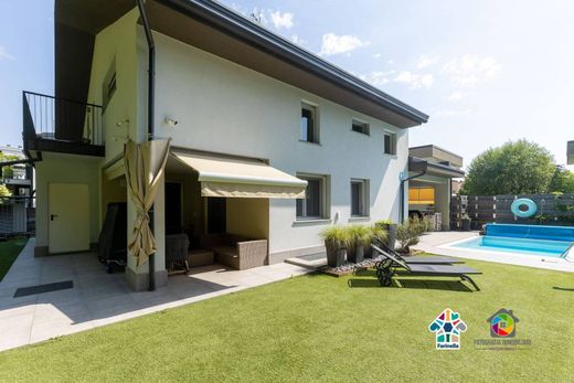 Villa en Mariano Comense, Provincia di Como
