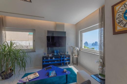 Daire Capri, Napoli ilçesinde