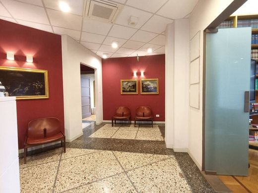 Офис, Милан, Lombardia