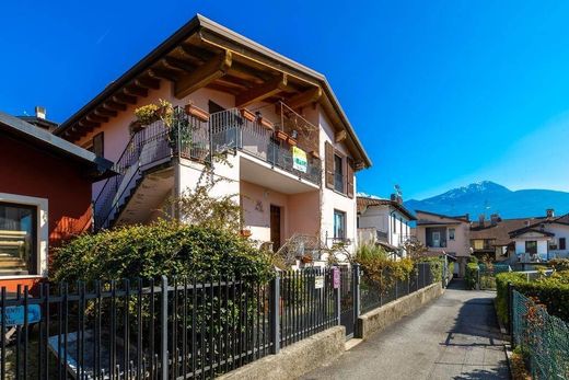 Villa in Gravedona-San Gregorio, Provincia di Como