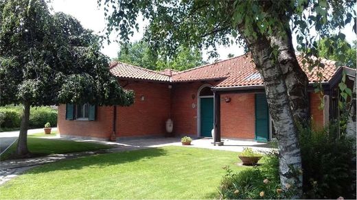 Villa in Fossano, Provincia di Cuneo