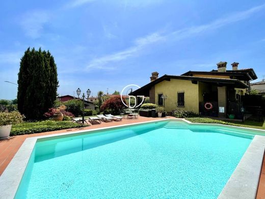 Villa a Moniga del Garda, Brescia