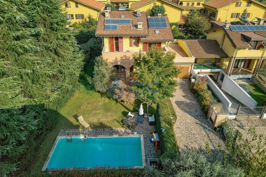 Villa in Brugherio, Provincia di Monza e della Brianza