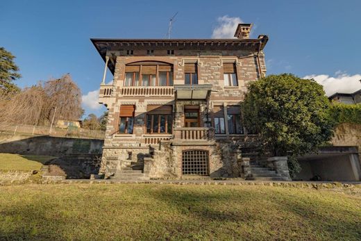 Villa Calolziocorte, Lecco ilçesinde