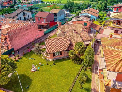 Villa Castel Rozzone, Bergamo ilçesinde