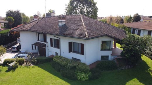 Villa in Noviglio, Milan