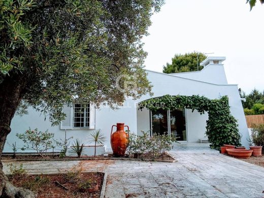 Villa Ostuni, Brindisi ilçesinde