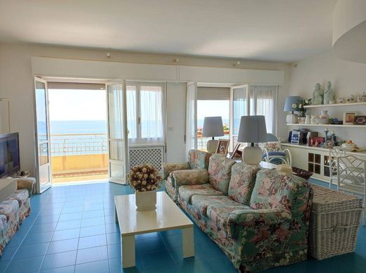 Attico a Finale Ligure, Savona