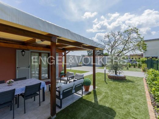 Villa a Arona, Novara