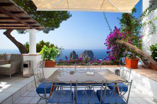 Villa Capri, Napoli ilçesinde