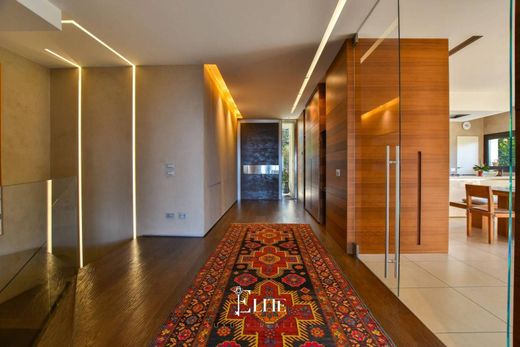 Villa a Buguggiate, Varese