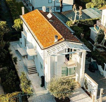 Villa à Camaiore, Lucques