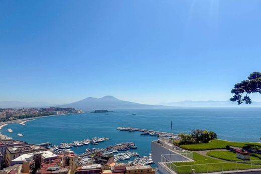 ﺷﻘﺔ ﻓﻲ نابولي, Napoli