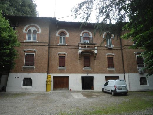 Apartment / Etagenwohnung in Bologna, Emilia-Romagna