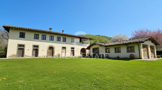 Country House in Loro Ciuffenna, Province of Arezzo