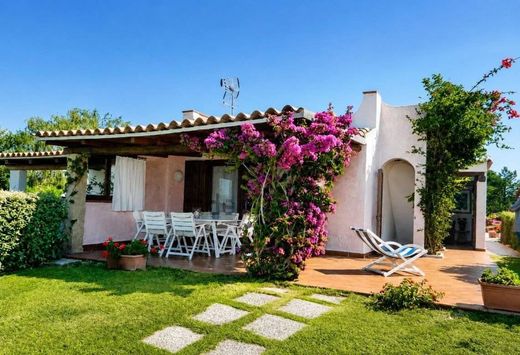 Sıralı evler Baja Sardinia, Sassari ilçesinde
