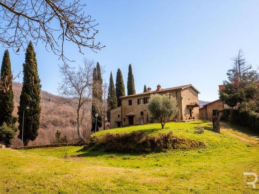 Country House in Castiglion Fibocchi, Province of Arezzo