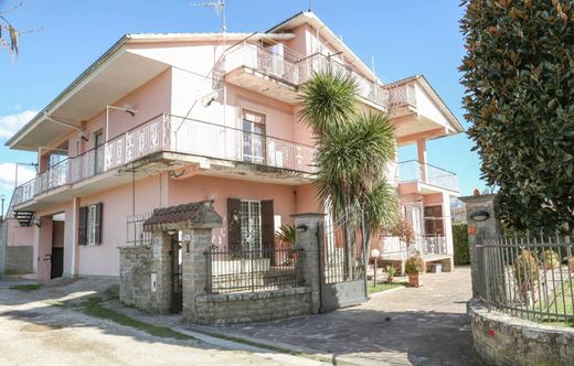 Villa in Vetralla, Provincia di Viterbo