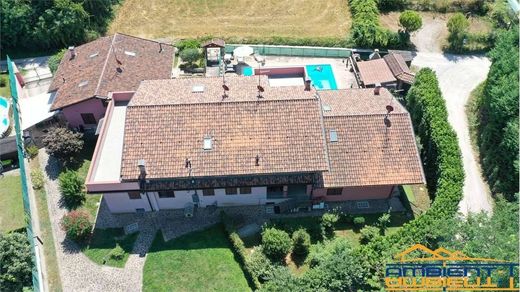 Sıralı evler Robbiate, Lecco ilçesinde