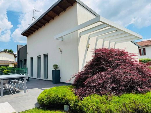 Villa in Montano Lucino, Provincia di Como