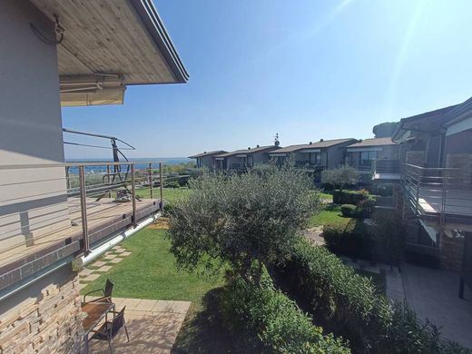 Villa - Moniga del Garda, Provincia di Brescia