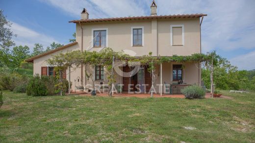 Country House in San Casciano dei Bagni, Province of Siena