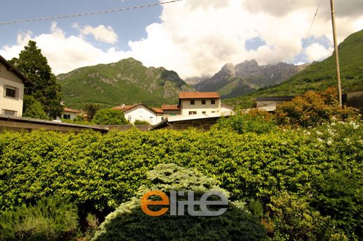 Villa a Mandello del Lario, Lecco