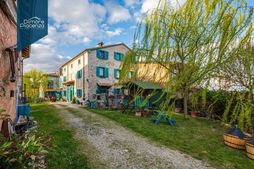 Köy evi Piozzano, Piacenza ilçesinde