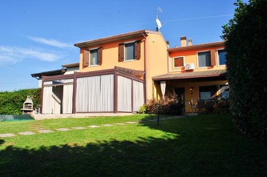 Terraced house in Pescantina, Provincia di Verona