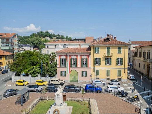 公寓楼  Arona, 诺瓦拉省