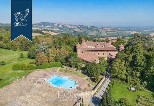 Schloss / Burg in Gazzola, Provincia di Piacenza