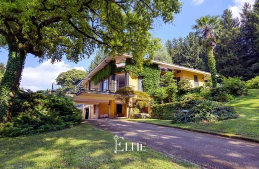 Villa in Galliate Lombardo, Provincia di Varese