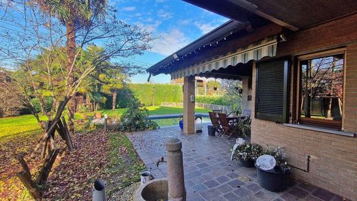 Villa en Usmate-Velate, Provincia di Monza e della Brianza